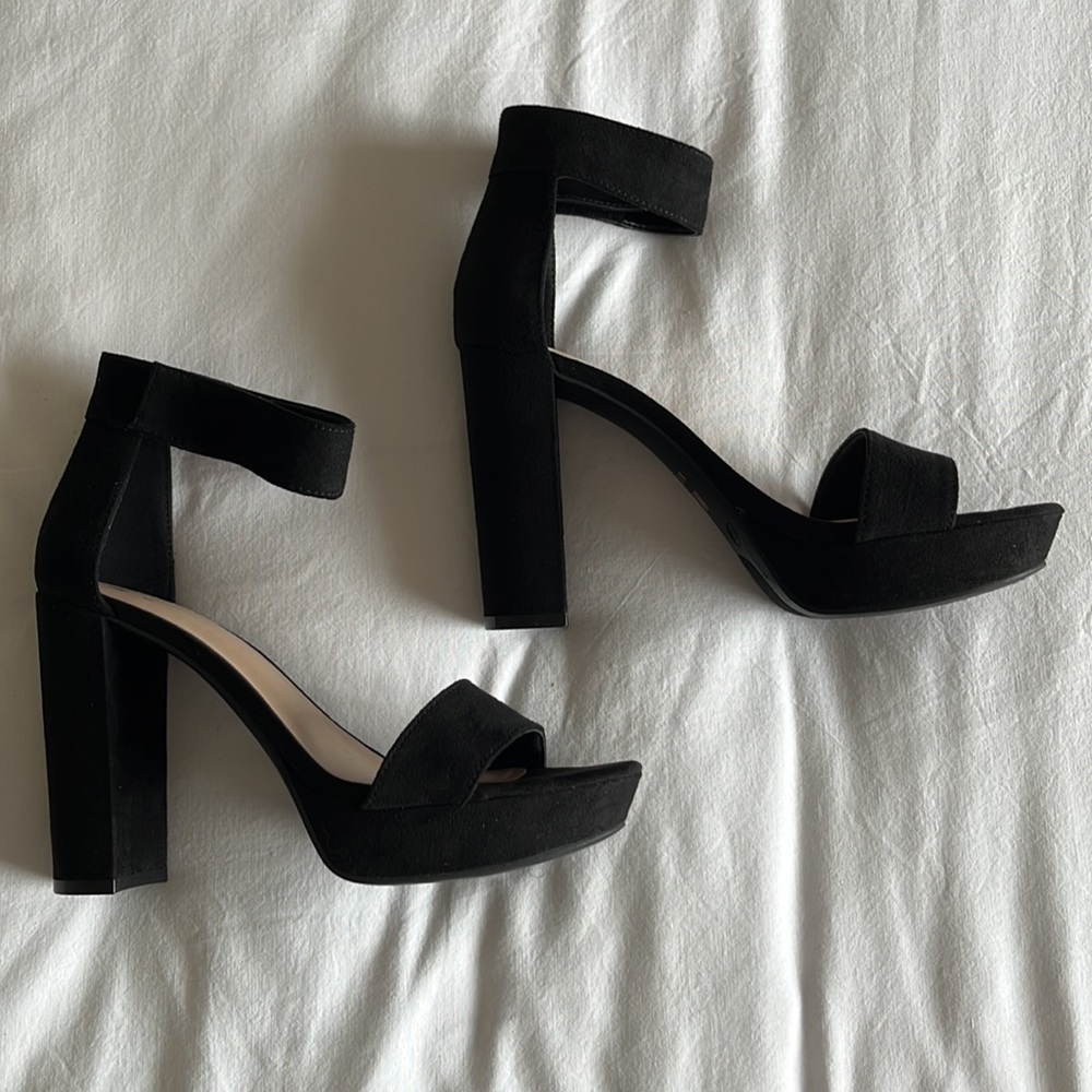 New Black Platform Heels in 6.5M.